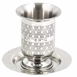 פאר התפילין-יודאיקה תשמישי קדושה- -גביע קידוש מהודר מנירוסטה 10 ס"מ עם חריטה ורגל